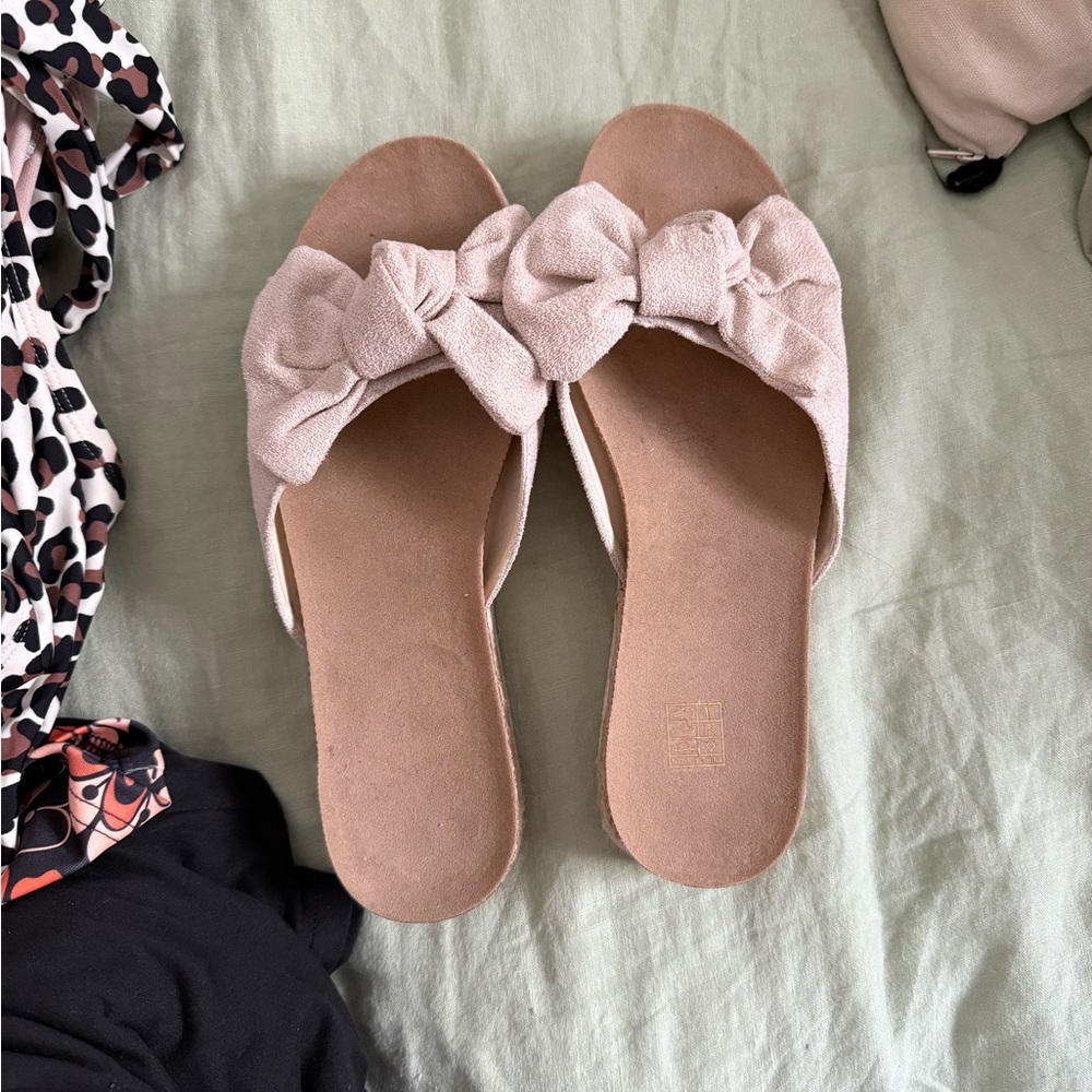 Women's Cream Bow Slide Sandals